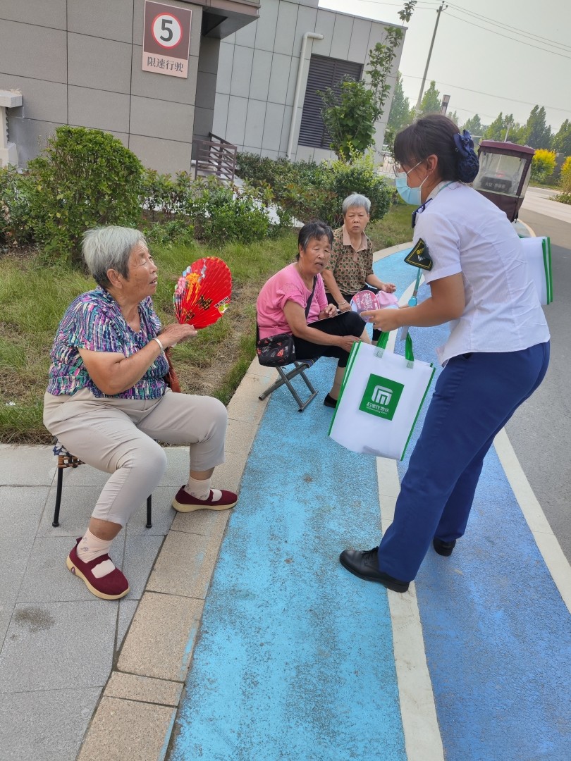 为乘客耐心解答疑问.jpg